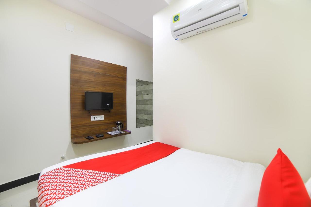 Oyo 67345 Hotel Anjani Inn Naroda Exterior photo
