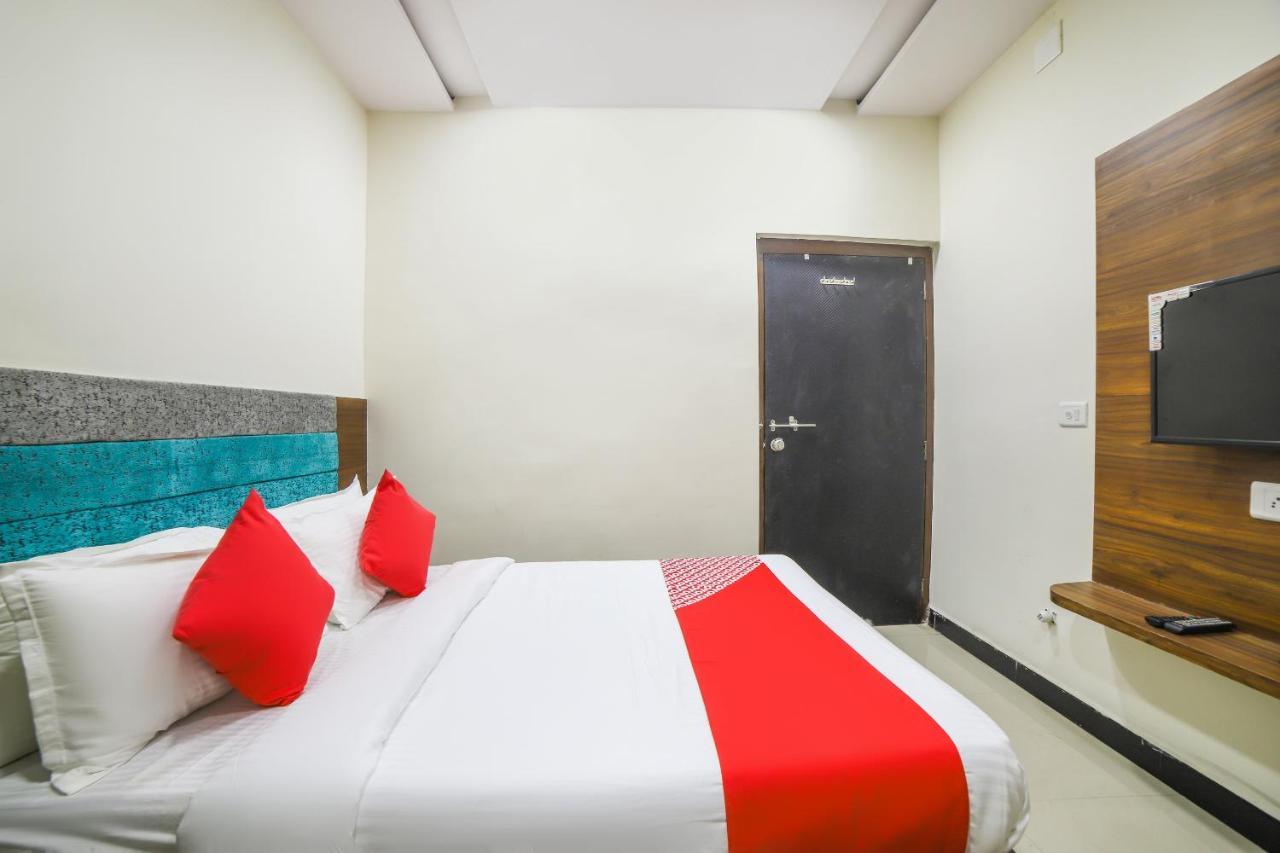 Oyo 67345 Hotel Anjani Inn Naroda Exterior photo