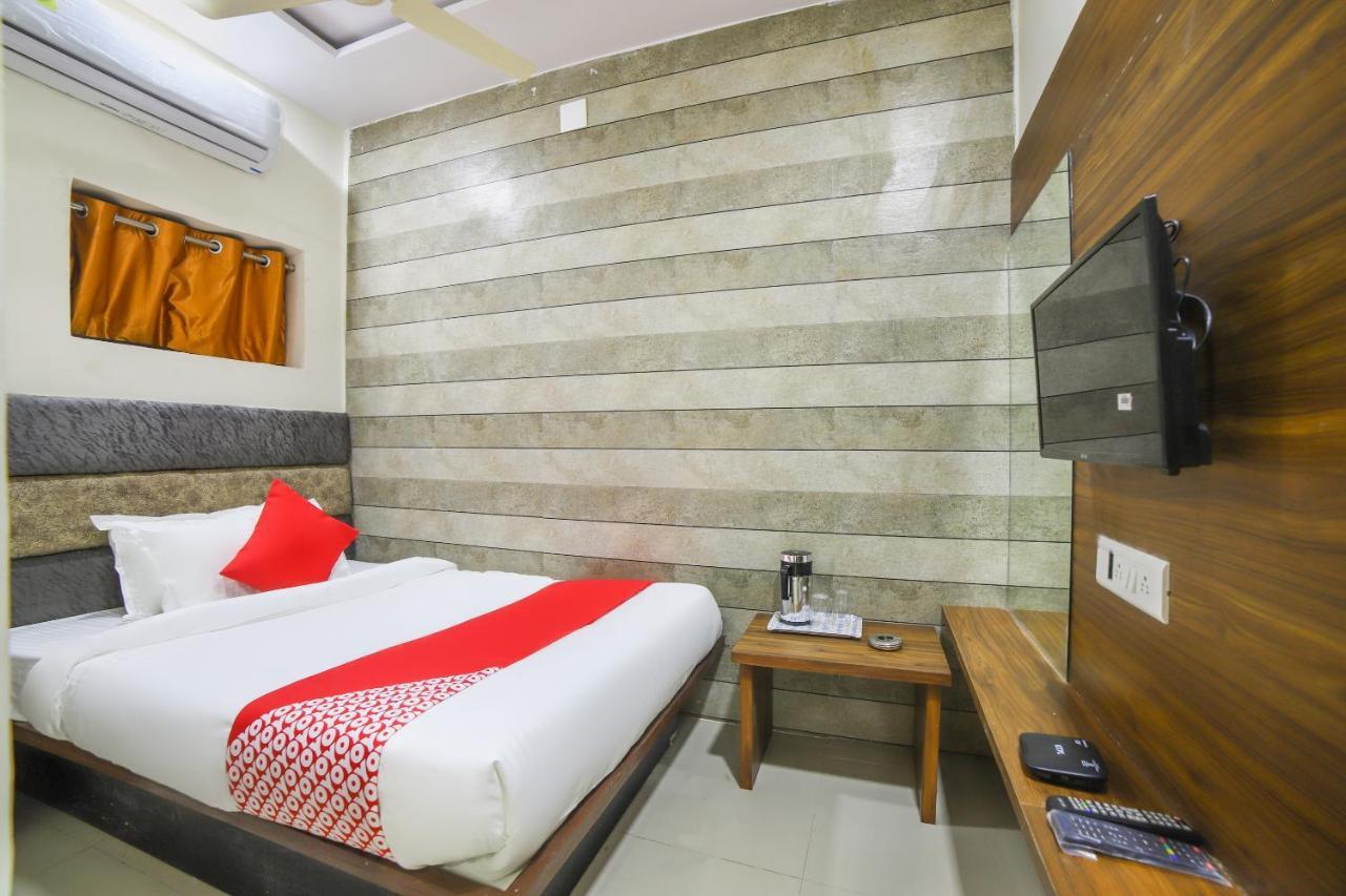 Oyo 67345 Hotel Anjani Inn Naroda Exterior photo